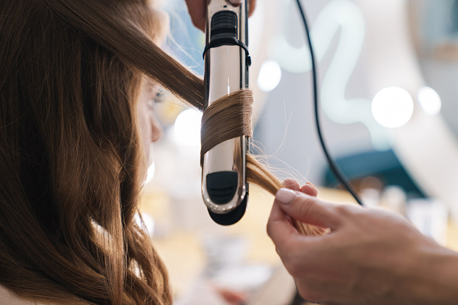 Damenhaarschnitt und Styling beim Friseur in Lindau